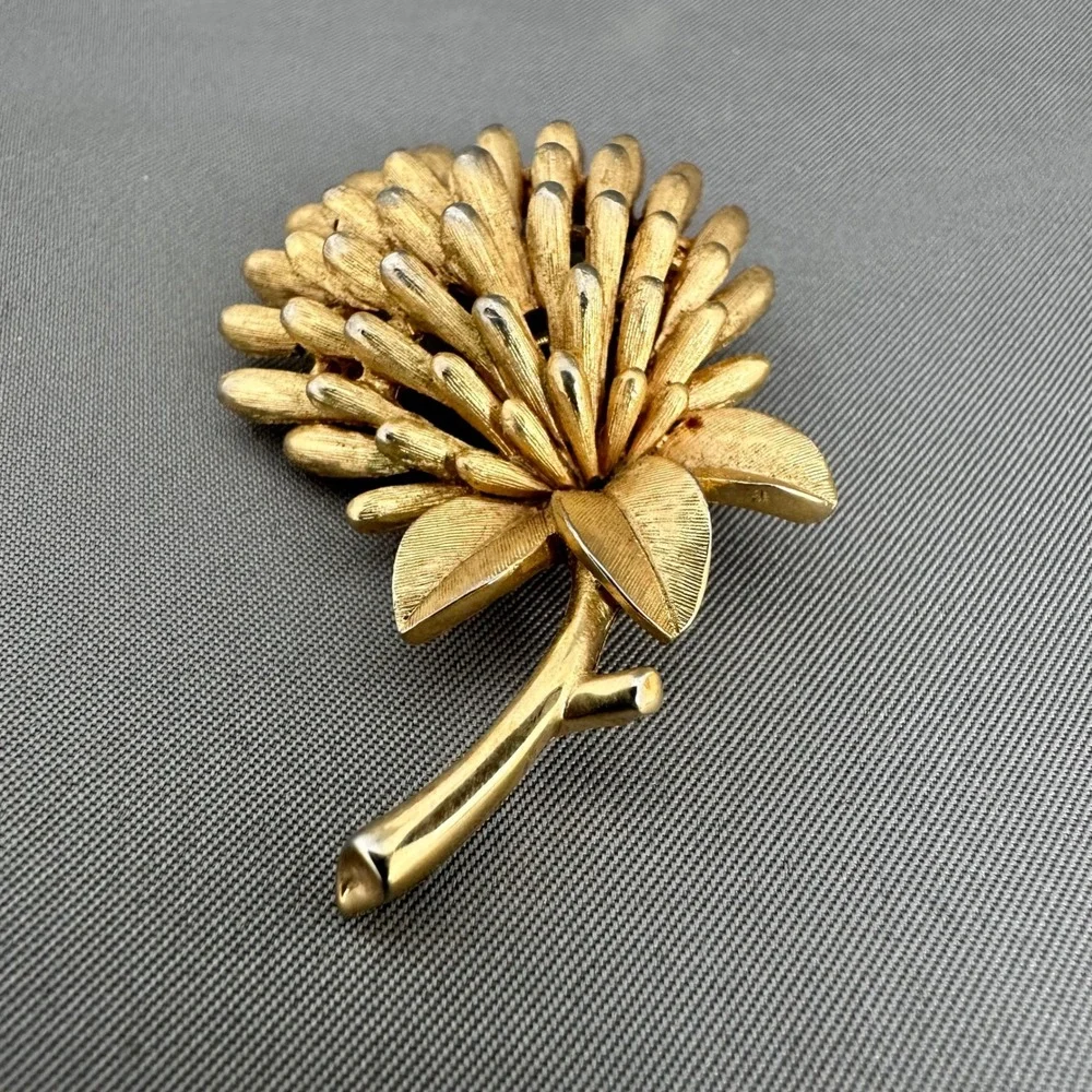Vintage Trifari Crown Gold Tone Thistle Brooch and Clip On Earring Set Signed‎